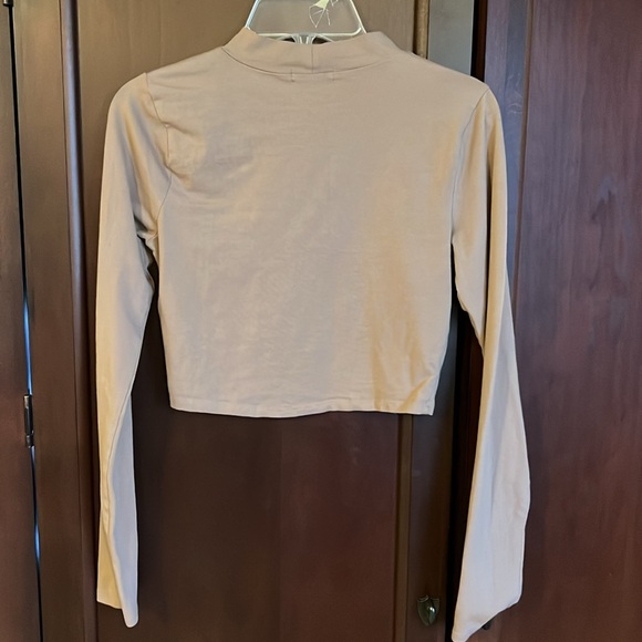 Set of four long sleeve crop tops size small - Picture 13 of 13